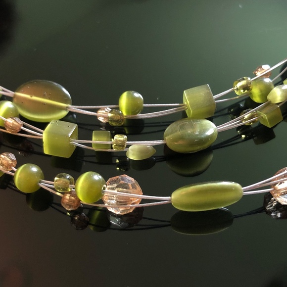 3/$32 Y2K Layered Olive Green Acrylic Beaded Silvertone Memory Wire Bib Necklace - Picture 5 of 9
